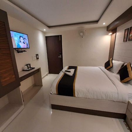 Liza Regency Hotel Chennai Exterior photo
