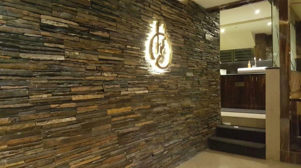 Liza Regency Hotel Chennai Exterior photo
