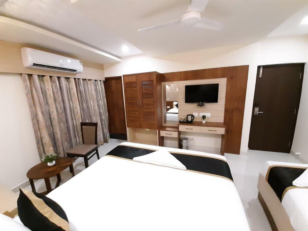 Liza Regency Hotel Chennai Exterior photo